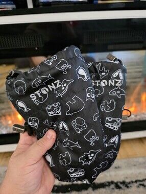 Stonz Black Kids One-Piece Footie with White Animal Icons 12-24mois Baby